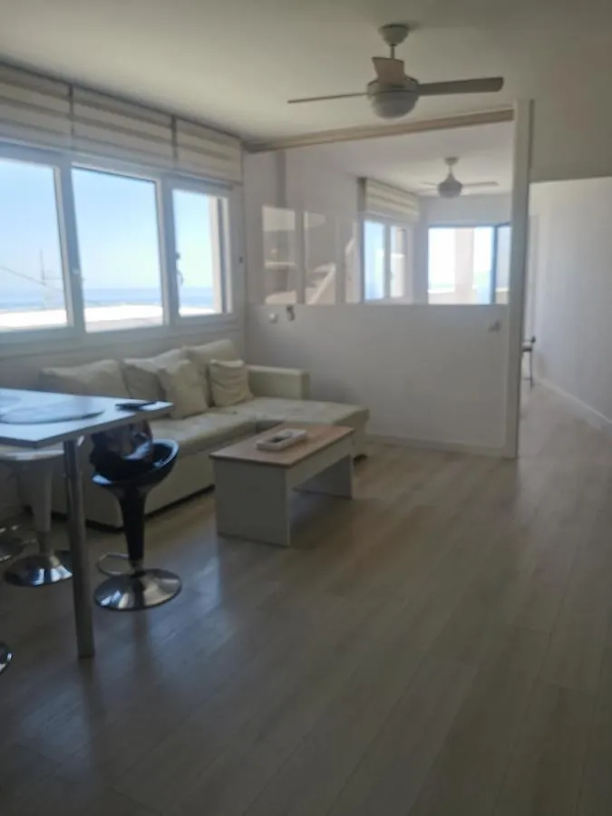 Piso De Lujo En La Playa De Un Pueblo De Granada Con Piscina Infiniti, Yacuzzi En La Piscina, Tumbonas Privadas Y Mucho Mas Melicena Spanien