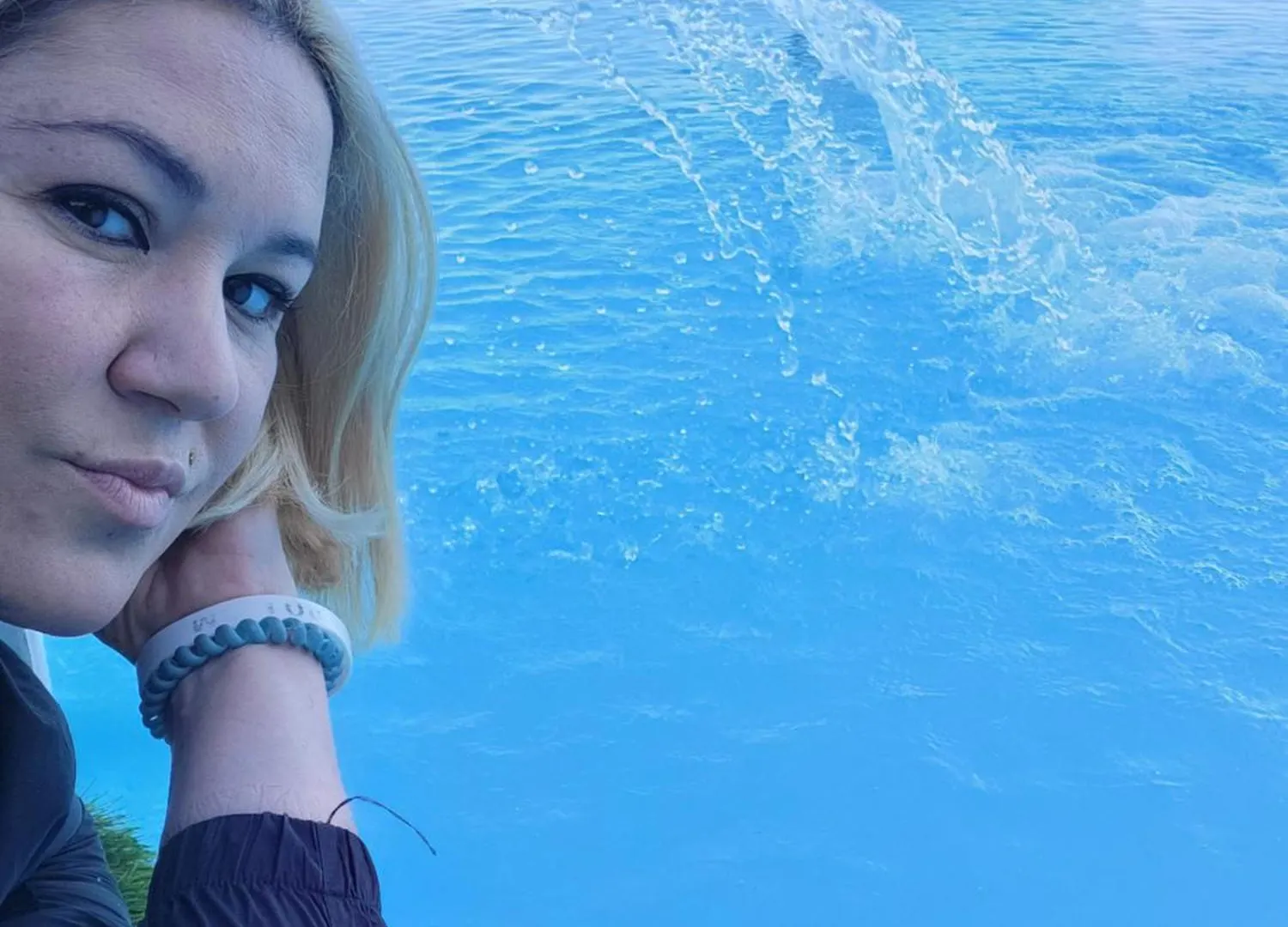 Piso De Lujo En La Playa De Un Pueblo De Granada Con Piscina Infiniti, Yacuzzi En La Piscina, Tumbonas Privadas Y Mucho Mas Melicena Spanien